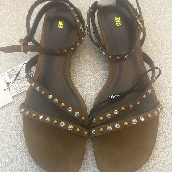 Zara Olive 1.6” Heeled Sandal with Stud Details NWT sz 39/ US 8 Valentino Style - Picture 6 of 16